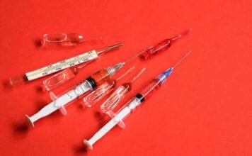 Prisma empresarial Es importante contar con dispositivos diseñados para prevenir punciones accidentales