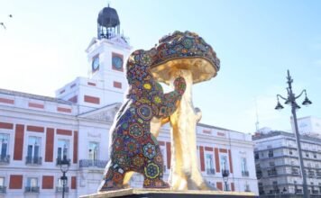 Ventana a México abre en Madrid El Oso y El Madroño, del artista César Menchaca