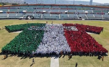 Guinness World Record para México con la camiseta de futbol más grande del mundo La camiseta más grande del mundo