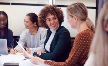 Las mujeres representan casi 40 por ciento de la fuerza laboral en viajes y turismo Las mujeres representan casi el 40% de la fuerza laboral en viajes y turismo