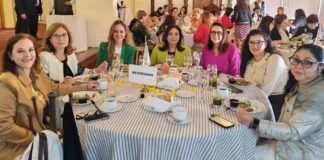 Claudia González, presidente de la AFEET en la V Junta Reglamentaria En la V Junta Reglamentaria de la AFEET