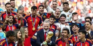 La Selección Española, campeón del Mundial 2026 La Selección Española durante el festejo con el rey Felipe VI y sus hijas